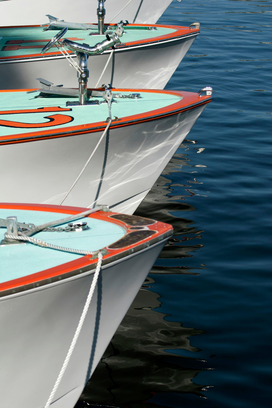 A row of white boats sitting next to each other