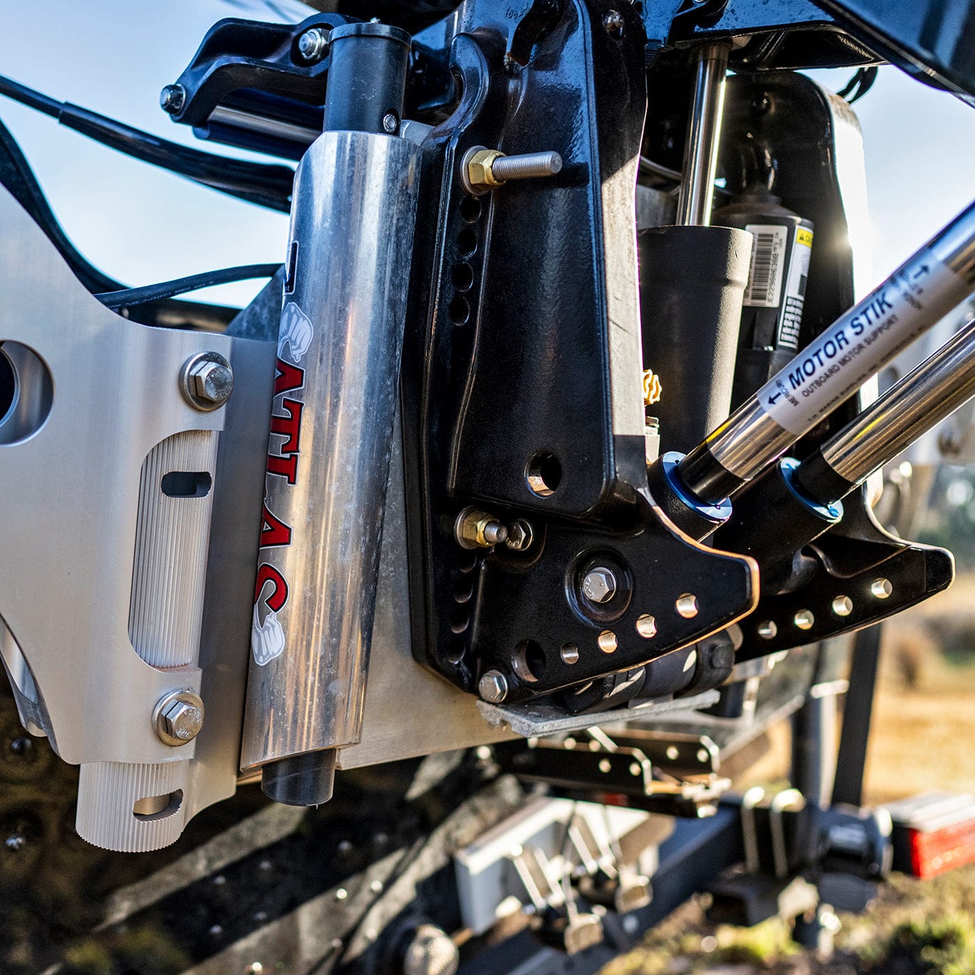 ATLAS™ Heavy Duty Hydraulic Jack Plate boatyardmalaysia